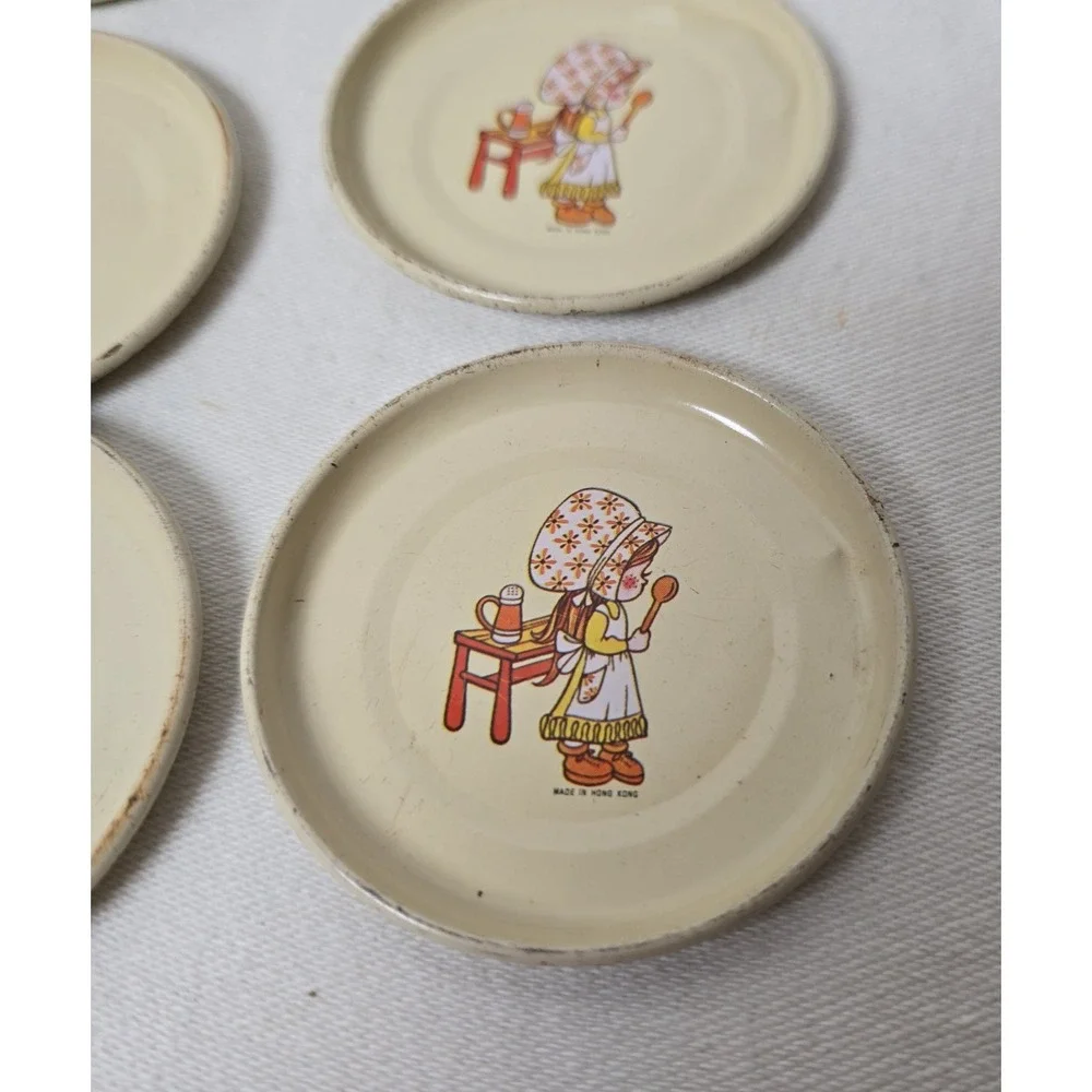 Vtg Holly Hobbie Sunbonnet Sue Metal Kitchen Set Cups Plates Pans‎ 17pc